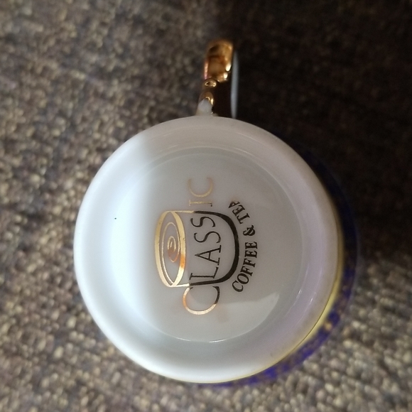 Vintage  Tea cup and Saucer - Picture 5 of 7